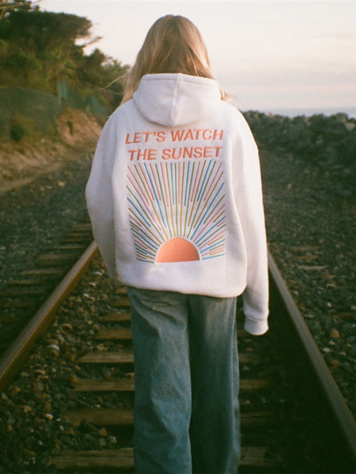 Sunset Graphic Oversized Hoodie | Cozy & Stylish | Relaxed Fit