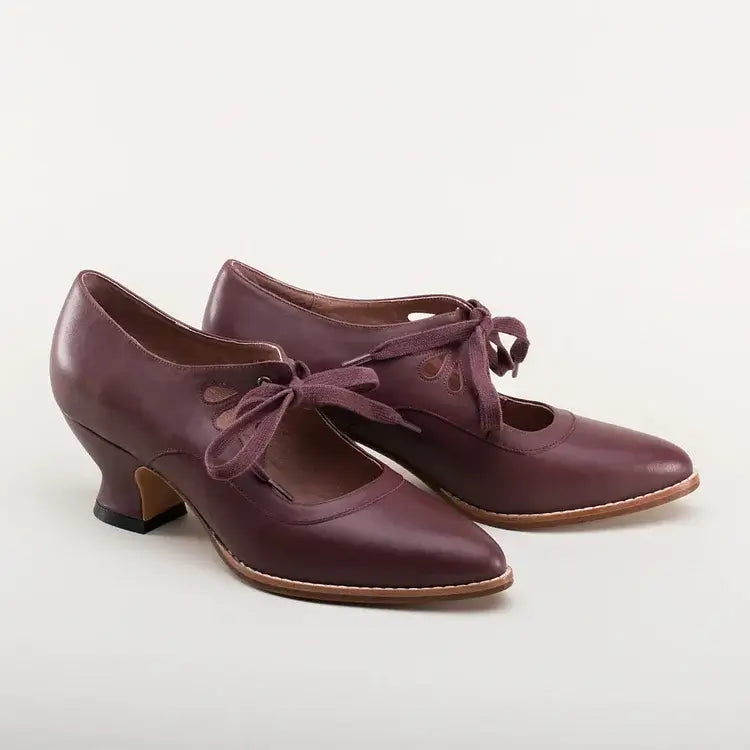 Vintage Lace-Up Leather Shoes | Retro Elegance | Comfortable Low Heel