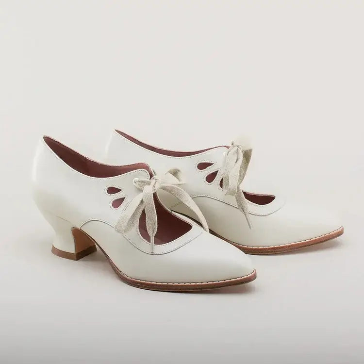 Vintage Lace-Up Leather Shoes | Retro Elegance | Comfortable Low Heel