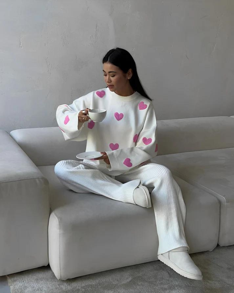 Oversized Heart Sweater | Cozy | Cute & Romantic